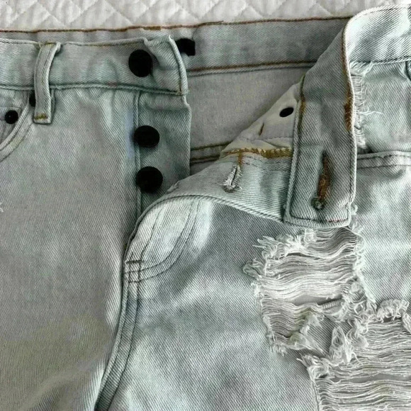 Forever 21 Stone Washed Jean Shorts Cutoffs Frayed Size S Destroyed Button Fly - Picture 2 of 5